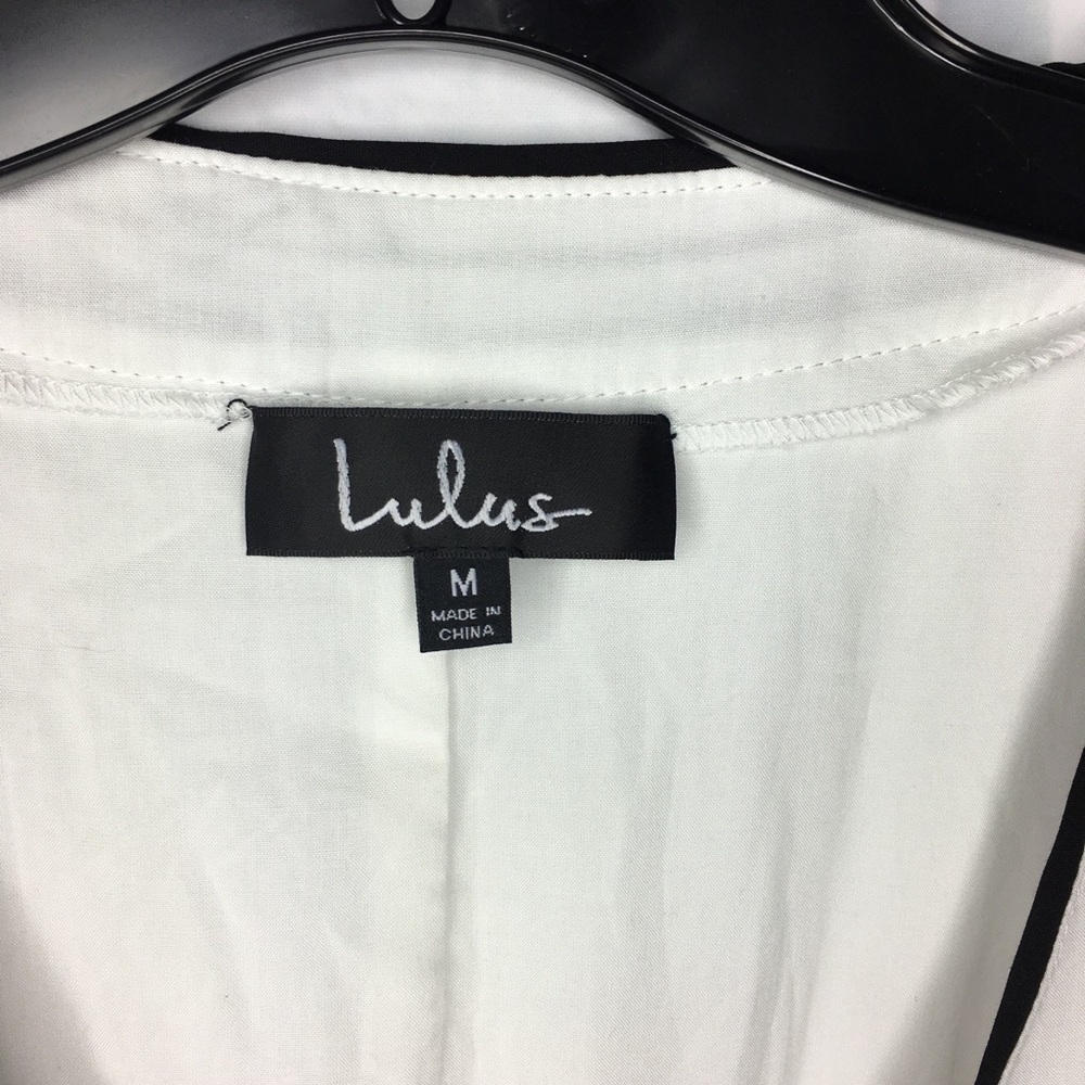 ❗️$15 SALE❗️Lulus Short Sleeve Wrap Tie Dress White w/ Black Trim Size Medium - Picture 5 of 5